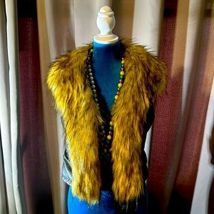 Jenniferm Faux leather vest with fur